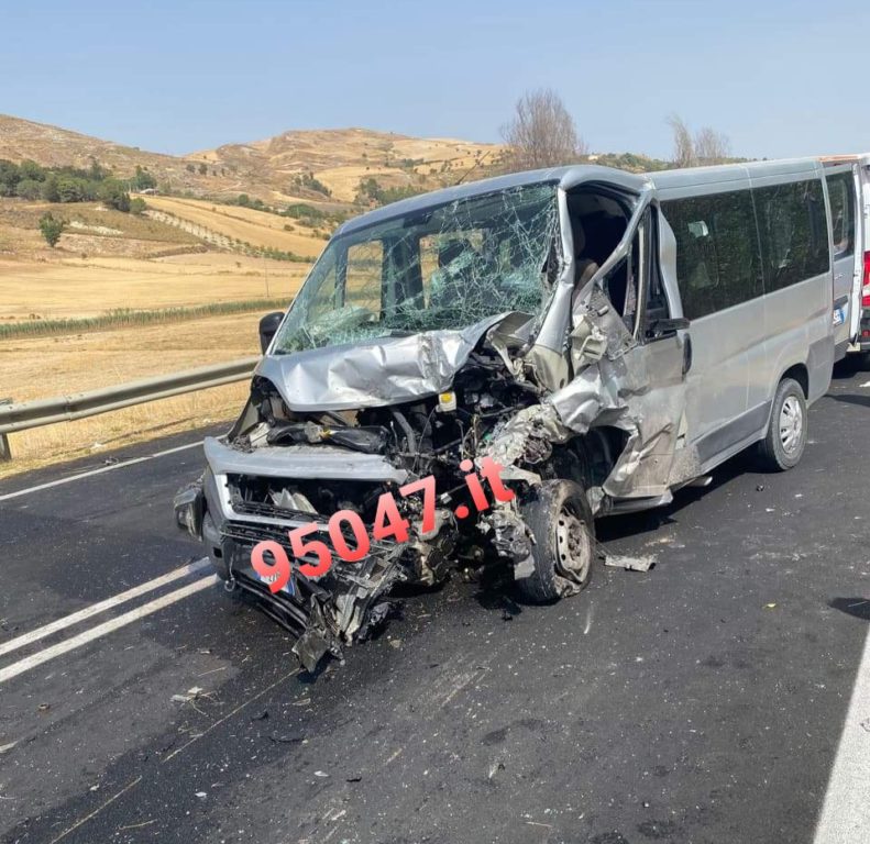 ENNA: SCONTRO AUTO FURGONE SULLA SS117, COINVOLTI PATERNESI