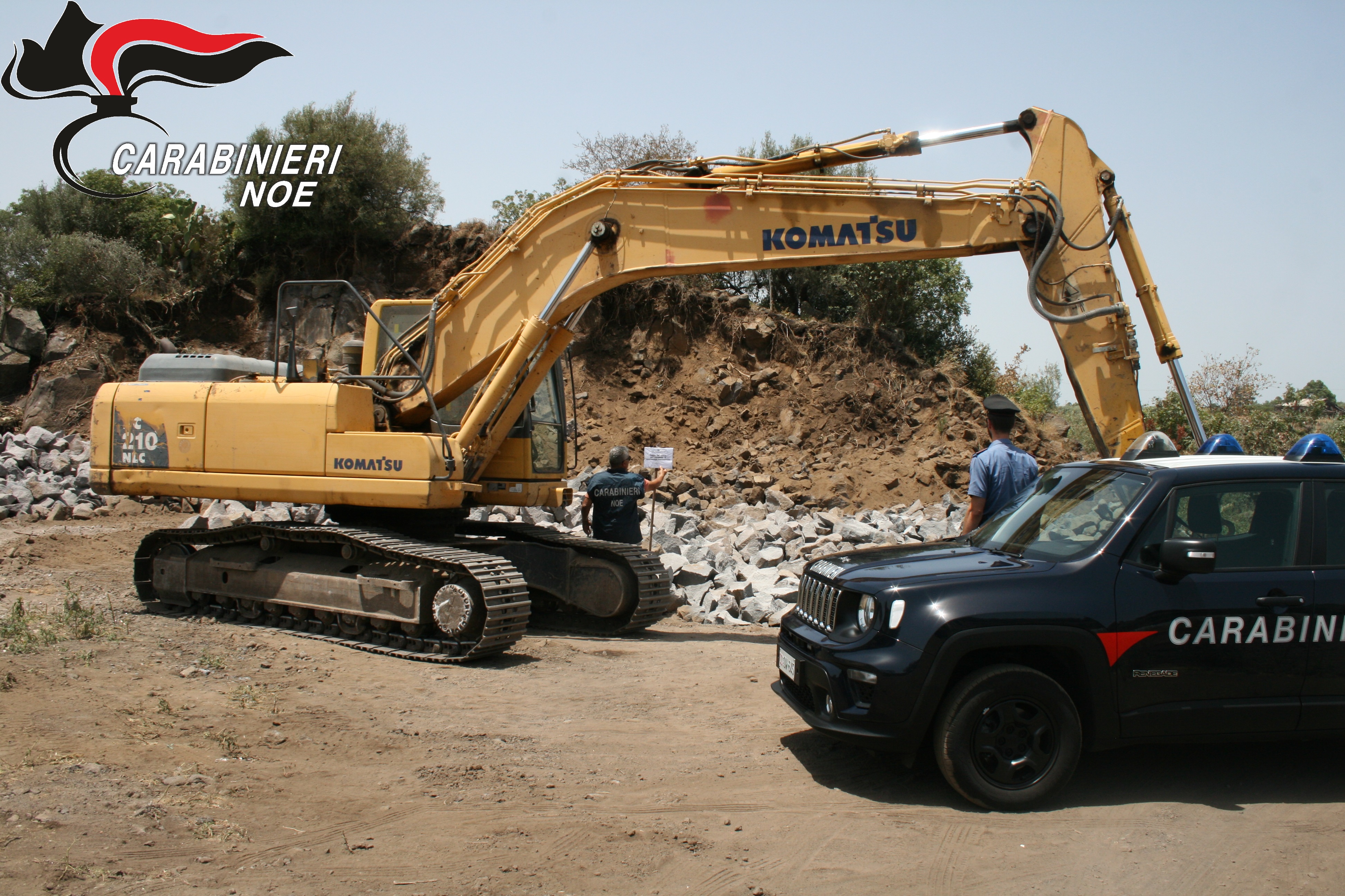 RAGALNA: SEQUESTRATA UNA CAVA ABUSIVA ED UN ESCAVATORE. TRE PERSONE DEFERITE