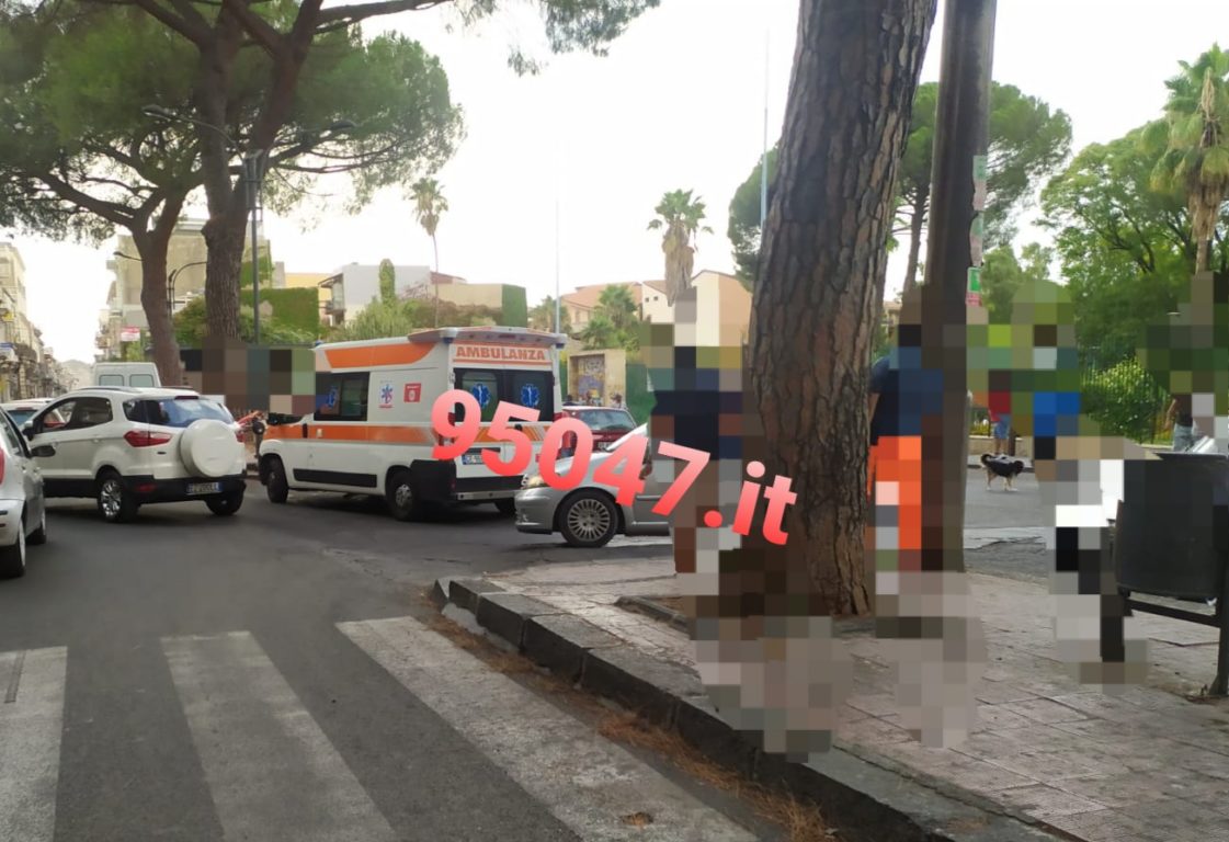 PATERNO': ACCUSA UN MALORE, PERDE IL CONTROLLO DELL'AUTO E SBATTE CONTRO  AUTO IN SOSTA