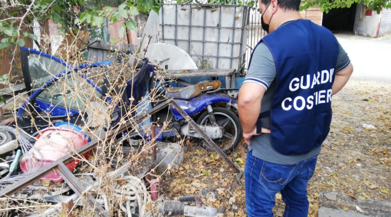 CATANIA. SCOPERTA MAXI DISCARICA  CON RIFIUTI PERICOLOSI E AUTO RUBATE