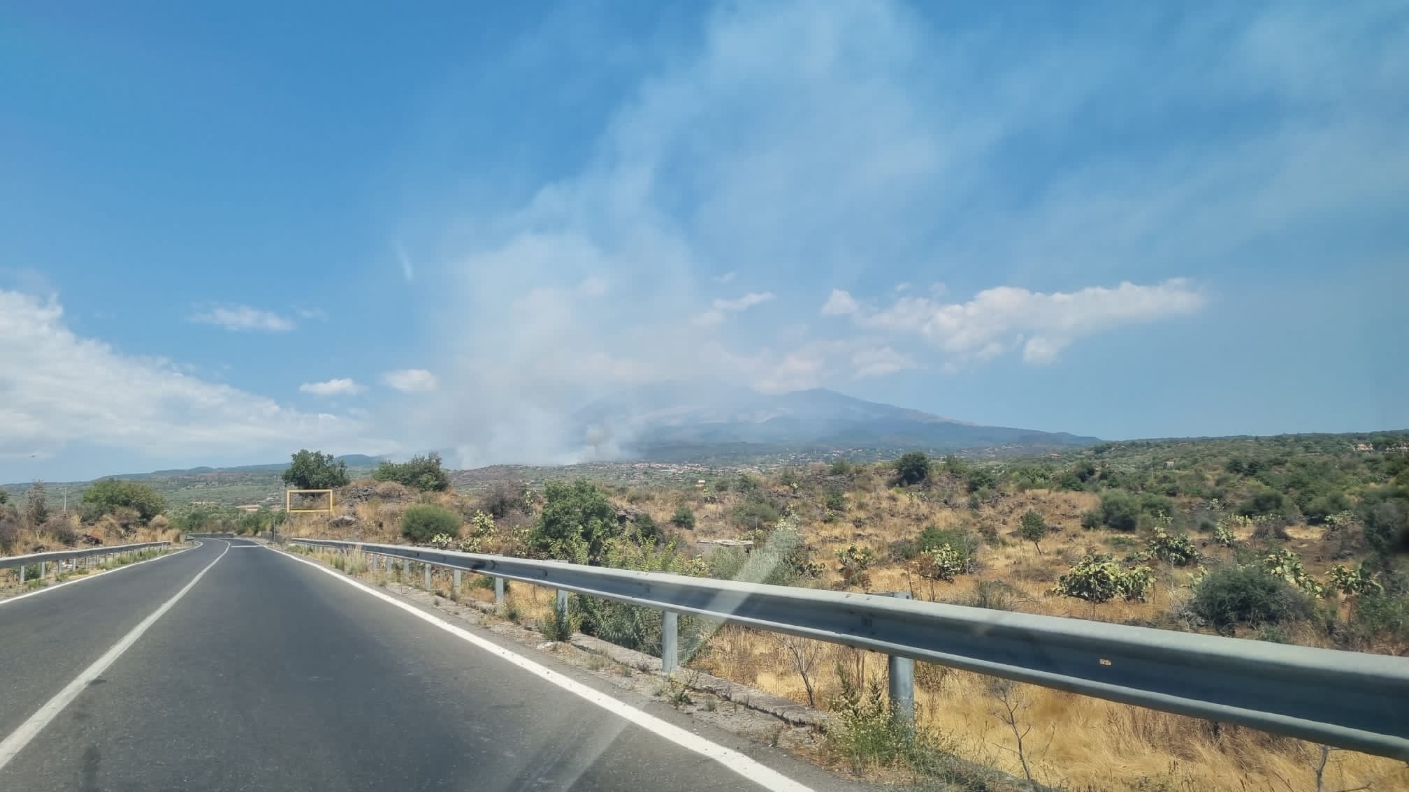 RAGALNA: VASTO INCENDIO IN CORSO DI STERPAGLIE