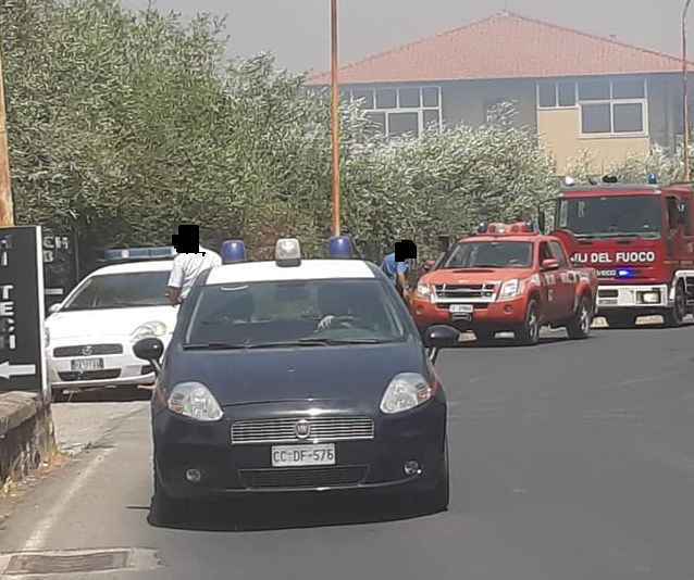 MOTTA SANT’ANASTASIA. LE FIAMME MINACCIANO ABITAZIONI