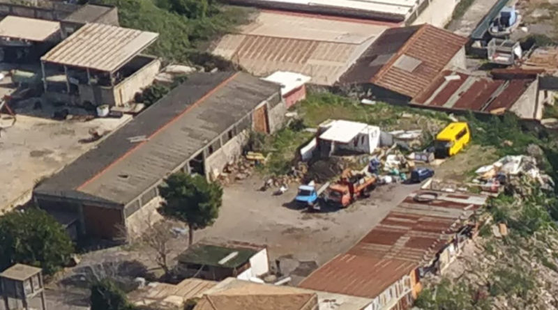 CATANIA. SCOPERTA MAXI DISCARICA  CON RIFIUTI PERICOLOSI E AUTO RUBATE