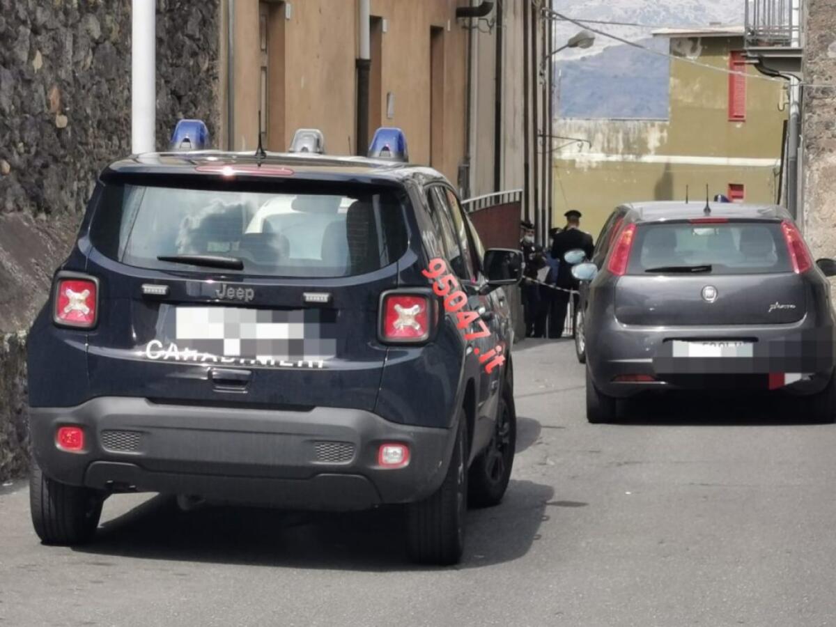 BRONTE, DONNA UCCISA DA SUO MARITO PER STRADA - 