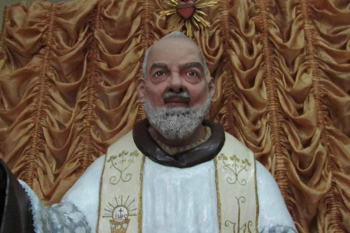 FESTA DI SAN PIO DA PIETRELCINA, RELIQUIA PRESSO LA CHIESA DEL SACRO CUORE A PATERNÒ. - 