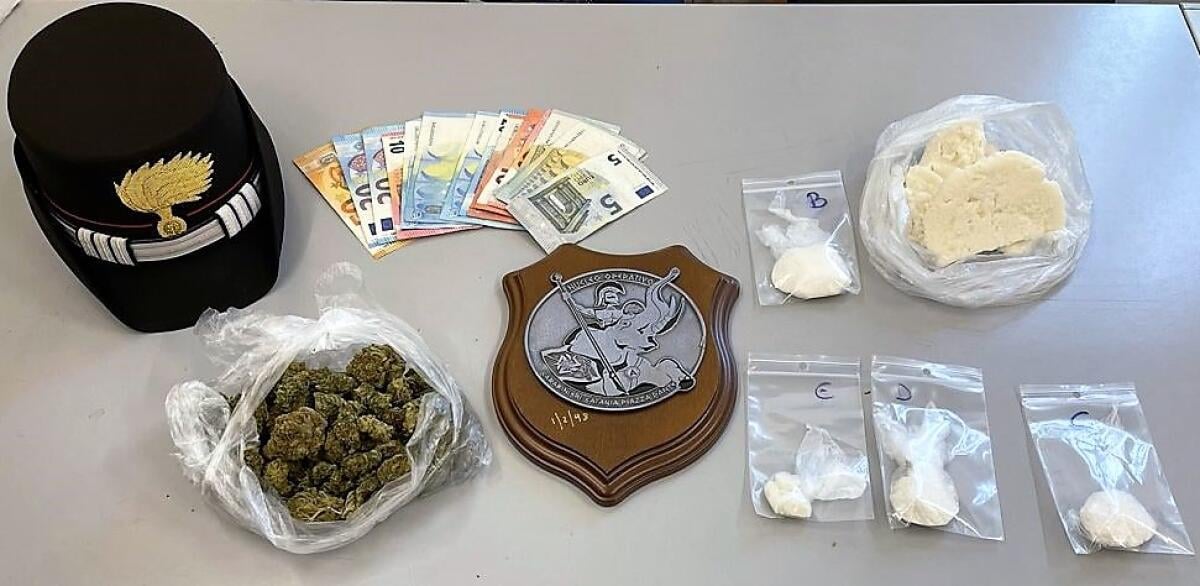 CATANIA. DROGA PER TUTTI I GUSTI IN QUELL'APPARTAMENTO IN AFFITTO - 