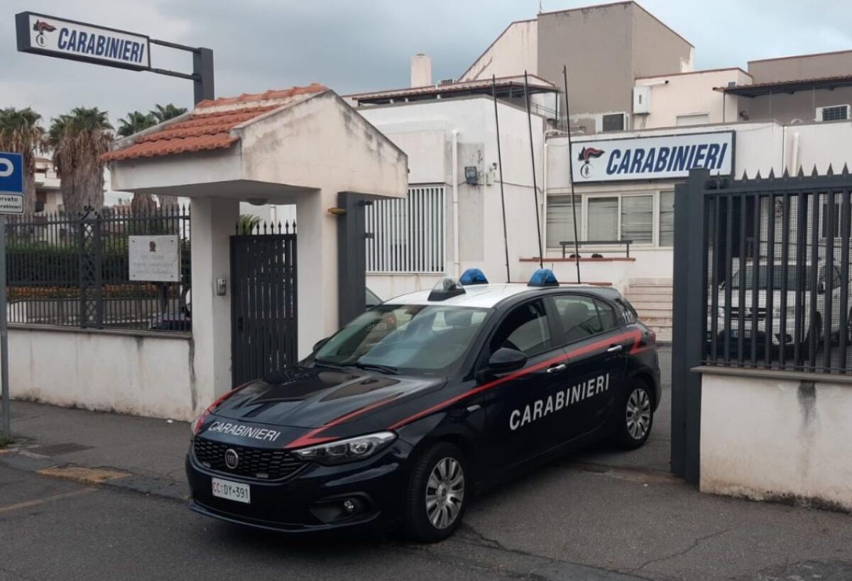 GIARDINI NAXOS, IDENTIFICATO IL PIRATA DELLA STRADA CHE TRAVOLSE 3 GIOVANI.  COINDAGATO 24 ENNE PATERNESE. PARABREZZA E IL FARO DELL’AUTOVETTURA RINVENUTI IN UNA CARROZZERIA DI PATERNÒ - 