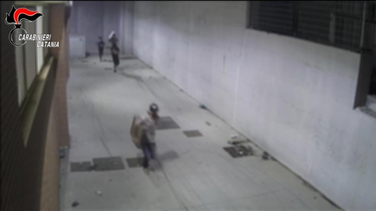 PATERNÒ: ARRESTATI 4 RAGAZZI, FURTI E RAPINE IN CHIESA, SUPERMERCATI, PISCINA E BAR - 