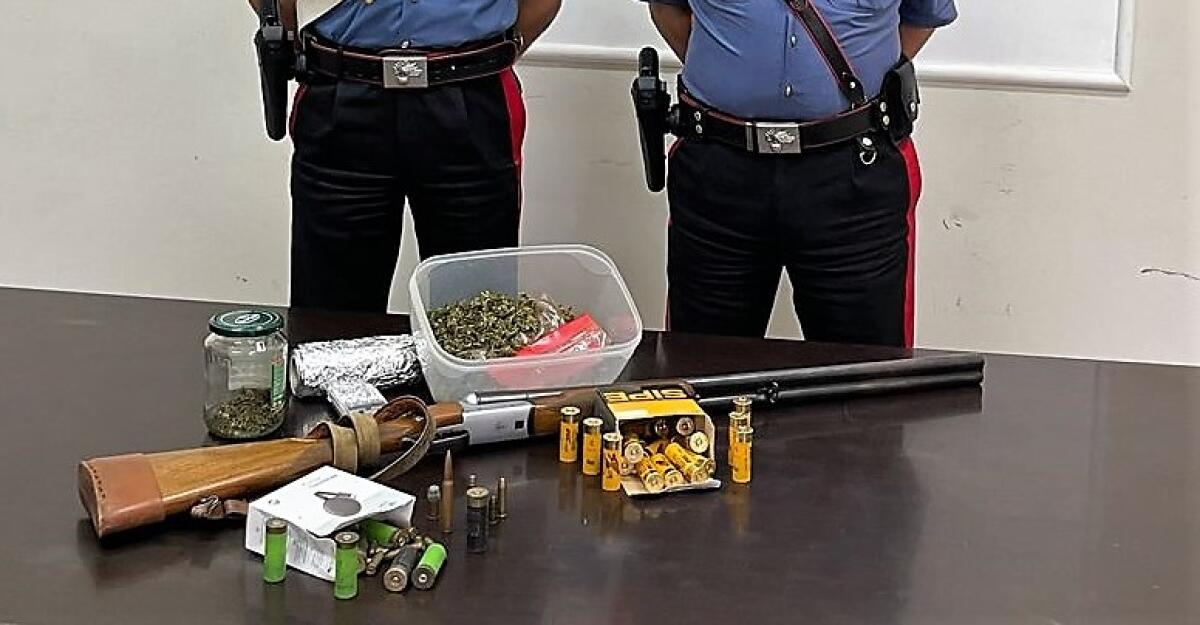 BIANCAVILLA. NASCONDEVA DROGA E MUNIZIONI IN CASA: DENUNCIATO - 