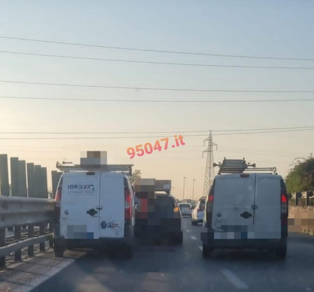 TAMPONAMENTO SULLA SS121, LUNGHE CODE DIREZIONE CATANIA - 