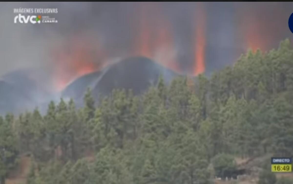 CANARIE, STA ERUTTANDO IL VULCANO SULL’ISOLA DI LA PALMA, NON SUCCEDEVA DAL 1971. EVACUATE NUMEROSE PERSONE - 