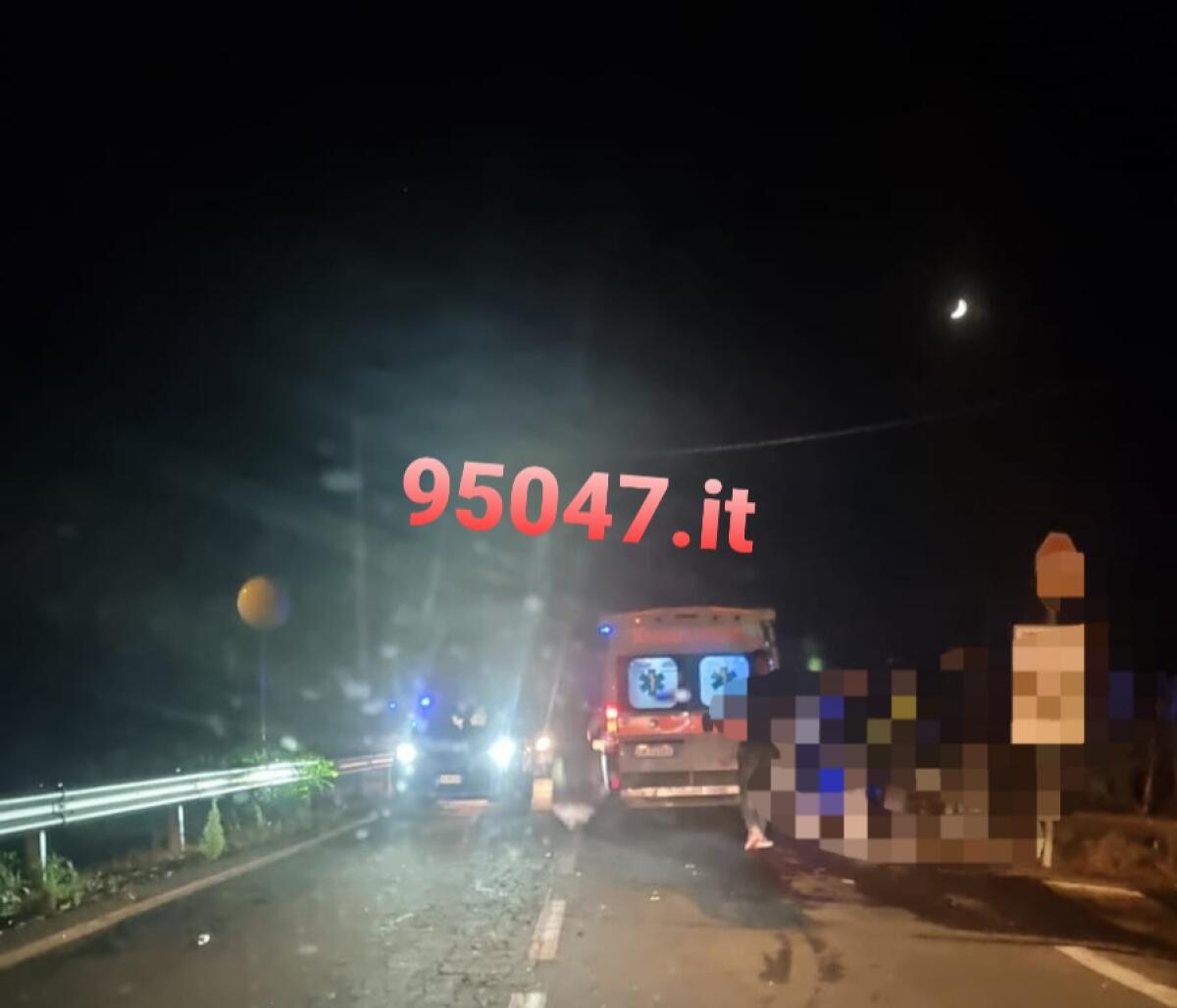 TAMPONAMENTO TRA DUE AUTO IN VIA MONGIBELLO, DUE FERITI - 