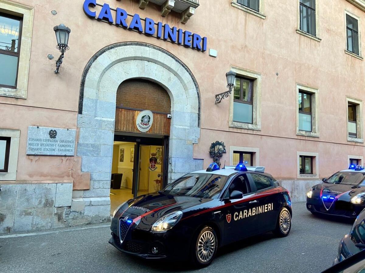 RAGAZZE TRAVOLTE DA UN'AUTO PIRATA A GIARDINI, ARRESTATO CONDUCENTE.  24 ENNE PATERNESE  DENUNCIATO PER L'INCIDENTE E ARRESTATO PER SPACCIO DI DROGA. - 