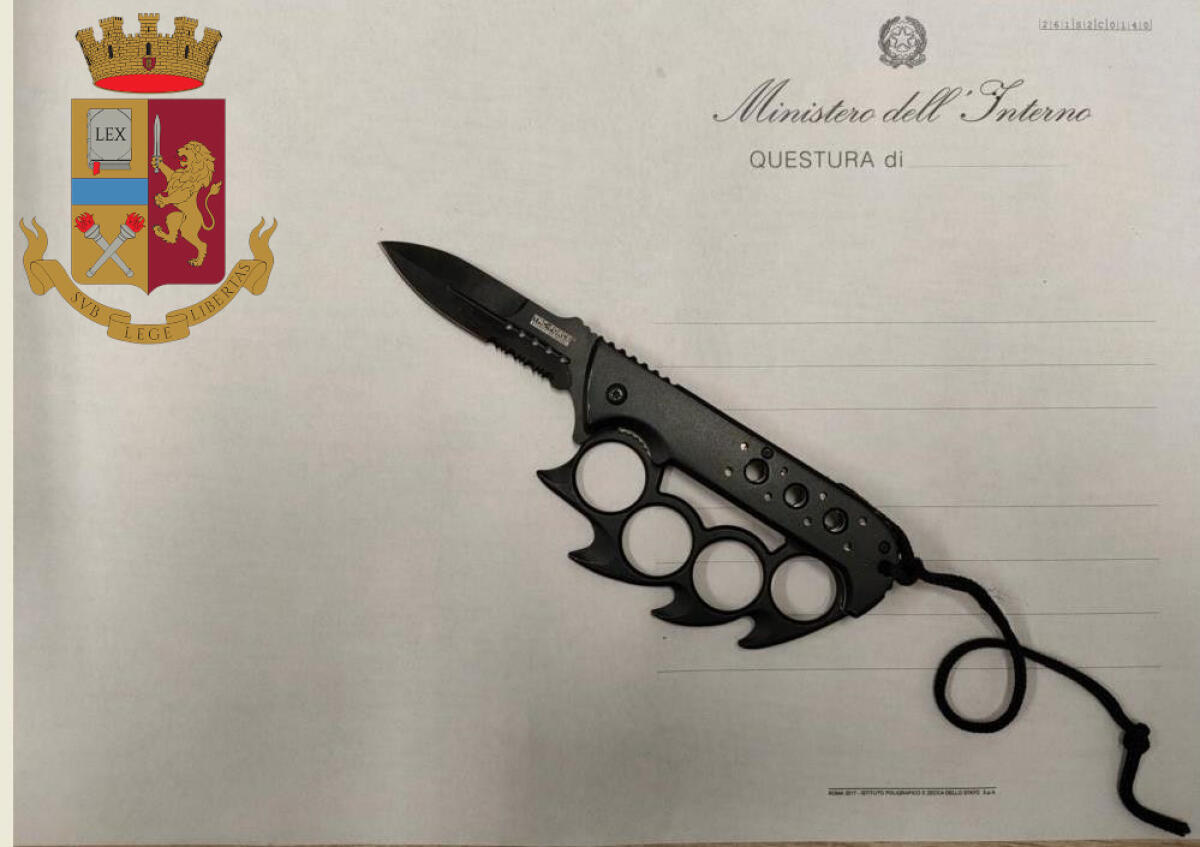 CATANIA: VOLEVANO IMBARCARSI CON MANGANELLO E TIRAPUGNI, DUE DENUNCIATI - 