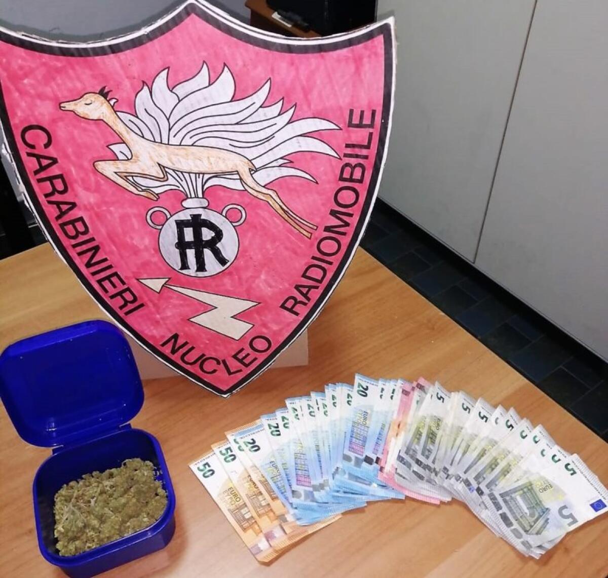 CATANIA. L’ECCESSIVO NERVOSISMO TRADISCE IL PUSHER A SAN CRISTOFORO - 