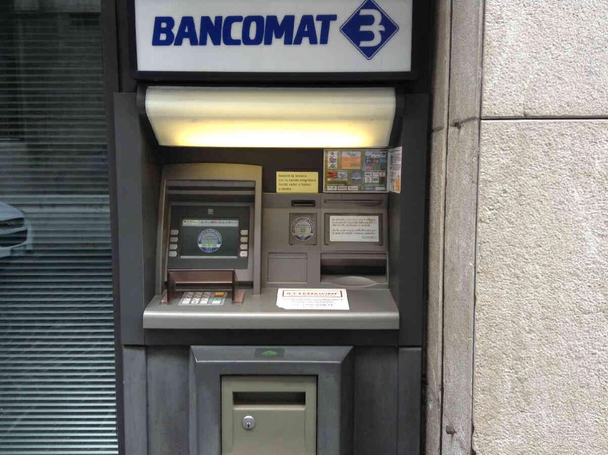CATANIA. PRELEVA SOLDI AL BANCOMAT DOPO FURTO DEL PORTAFOGLIO,  DENUNCIATO - 