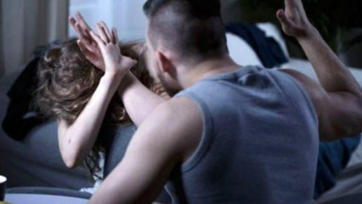 ACIREALE: PICCHIA I GENITORI ANZIANI E FRATTURA IL FEMORE AL PADRE, ARRESTATO - 