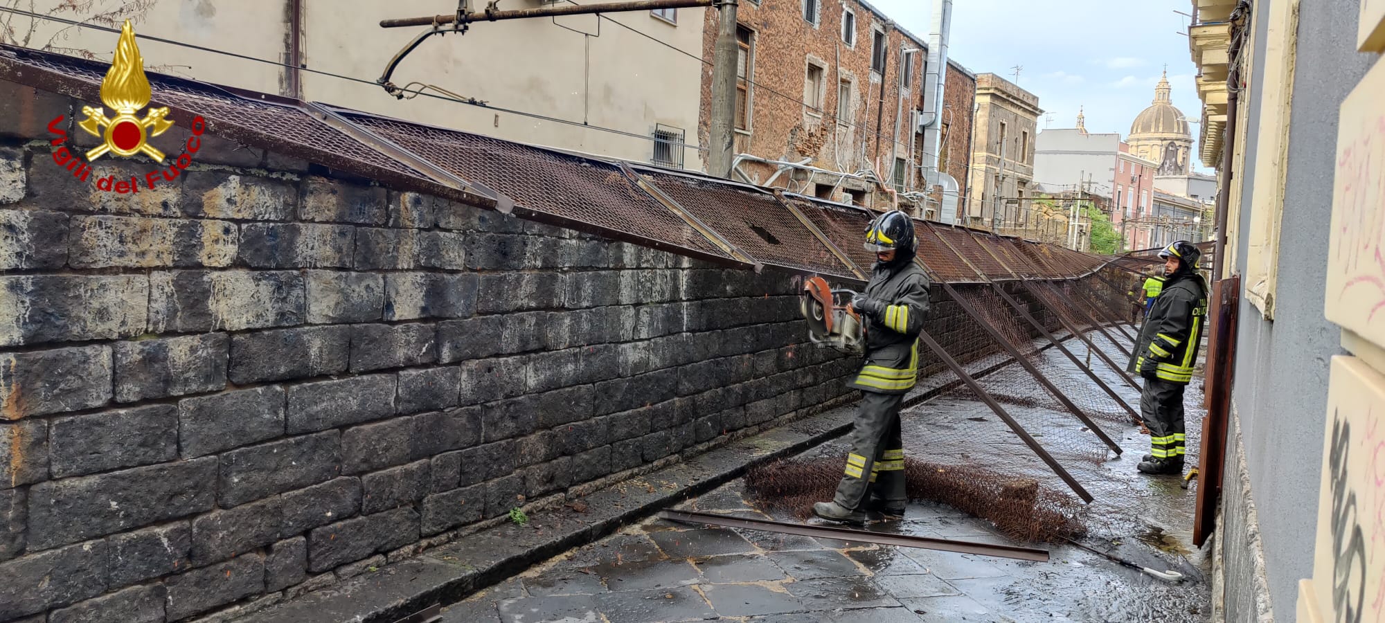 TROMBA D’ARIA A CATANIA, CENTINAIA LE CHIAMATE GIUNTE ALLA SALA OPERATIVA DEI VIGILI DEL FUOCO