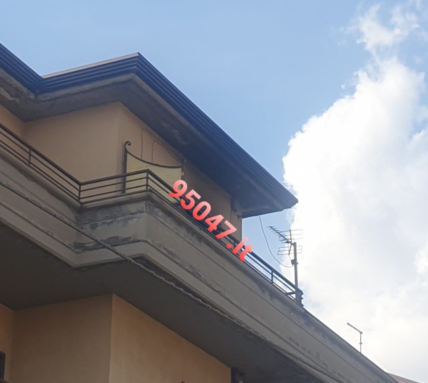 BELPASSO A FUOCO IL SOTTOTETTO DI UN'ABITAZIONE, INTERVENTO DEI VVF