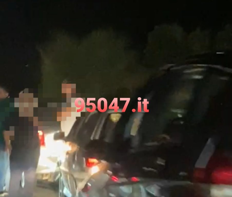 TAMPONAMENTO TRA DUE AUTO IN VIA MONGIBELLO, DUE FERITI