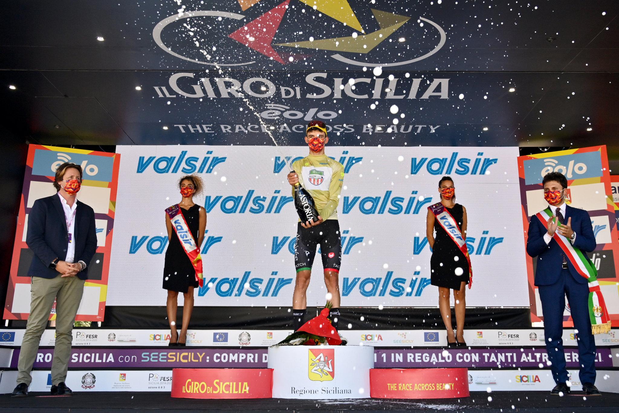 GIRO DI SICILIA, MOLANO FA IL BIS IN VOLATA A MONDELLO