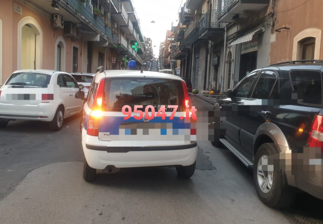 PATERNÒ: CADUTA CALCINACCI IN VIA PETRARCA