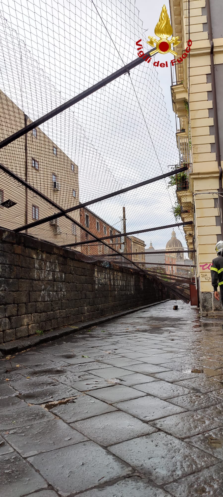 TROMBA D’ARIA A CATANIA, CENTINAIA LE CHIAMATE GIUNTE ALLA SALA OPERATIVA DEI VIGILI DEL FUOCO