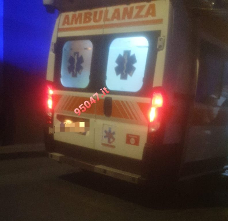 PATERNÒ: SCONTRO TRA DUE AUTO, ENTRAMBE FINISCONO CONTRO IL MURO