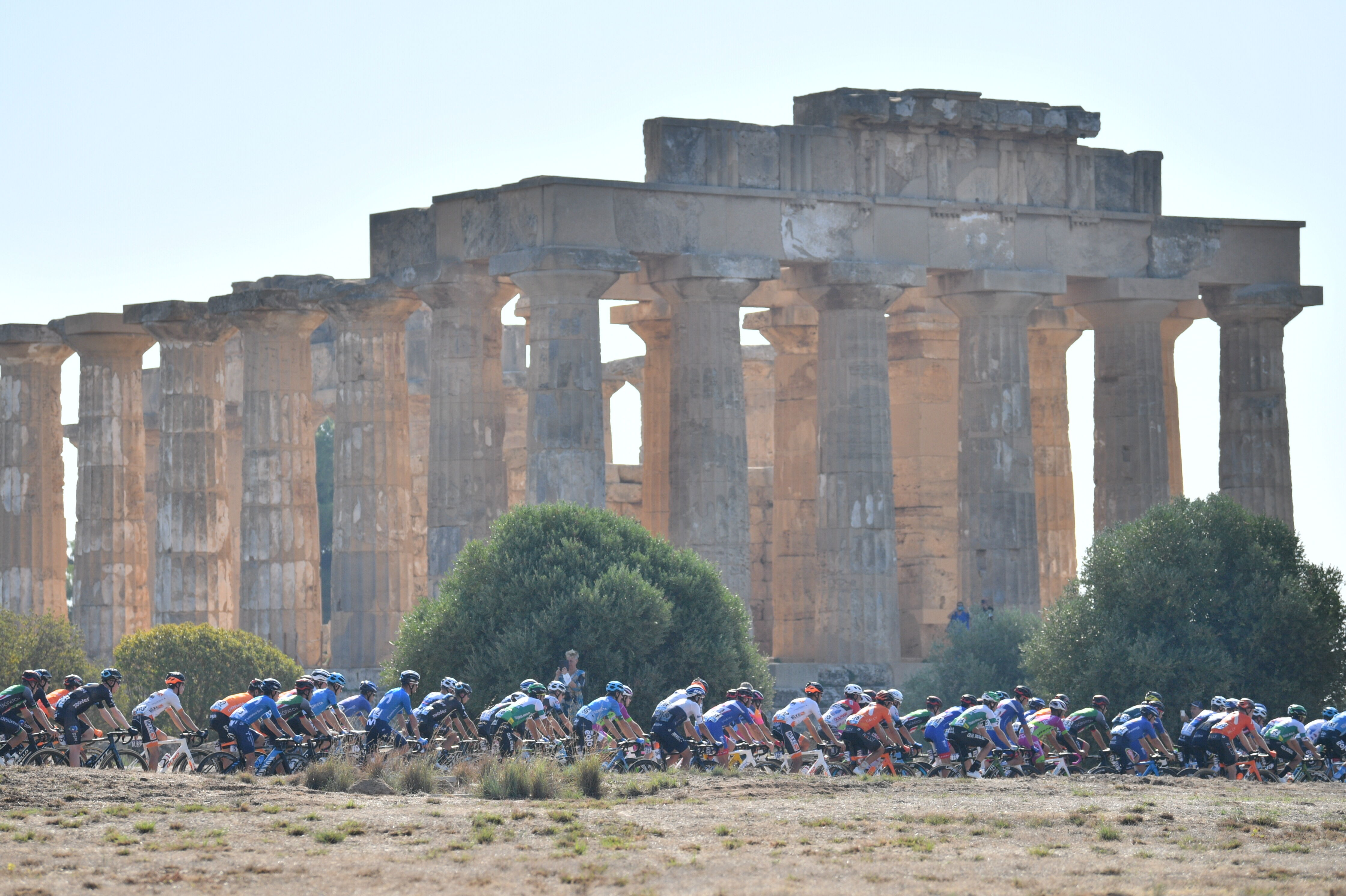 GIRO DI SICILIA, MOLANO FA IL BIS IN VOLATA A MONDELLO