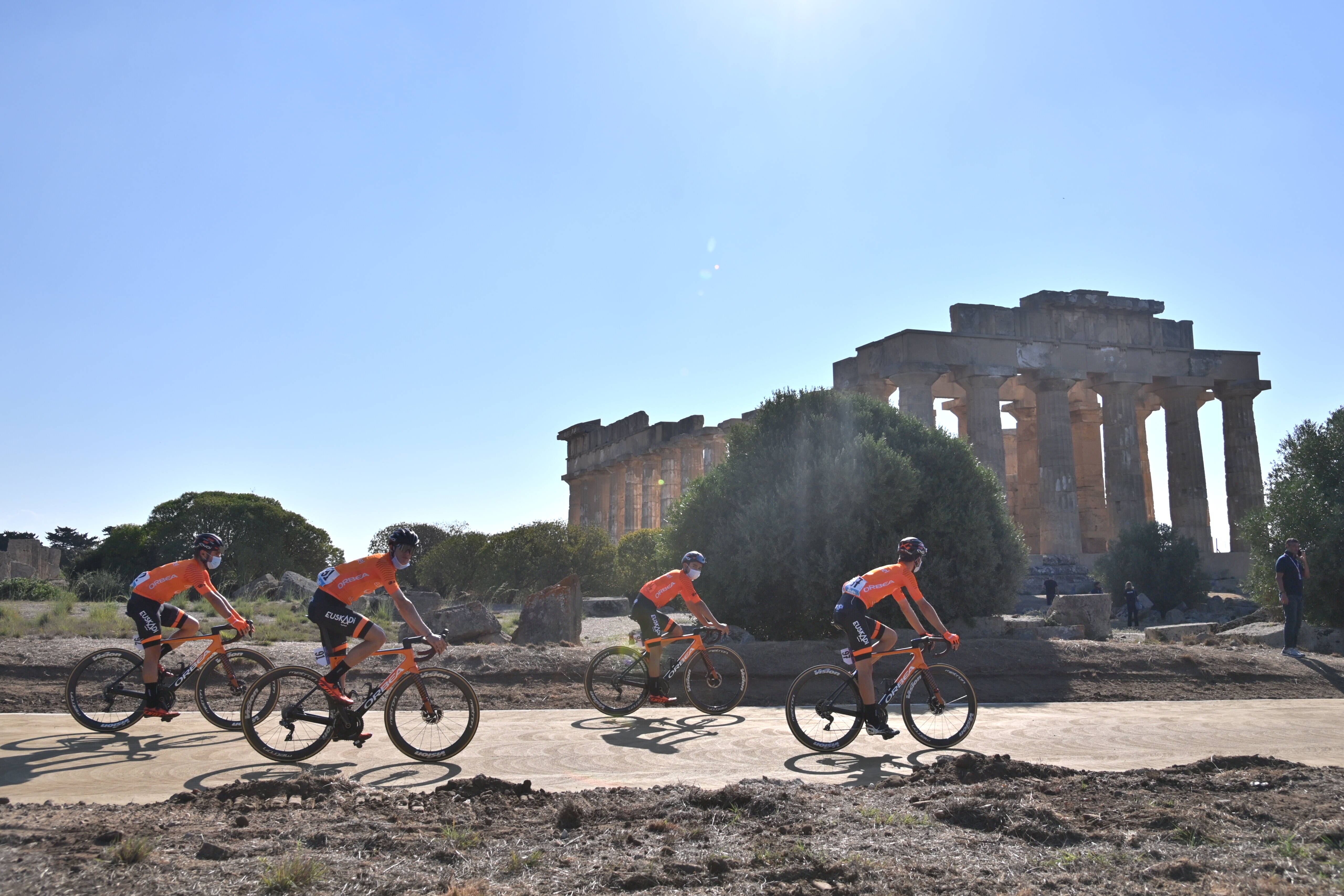 GIRO DI SICILIA, MOLANO FA IL BIS IN VOLATA A MONDELLO