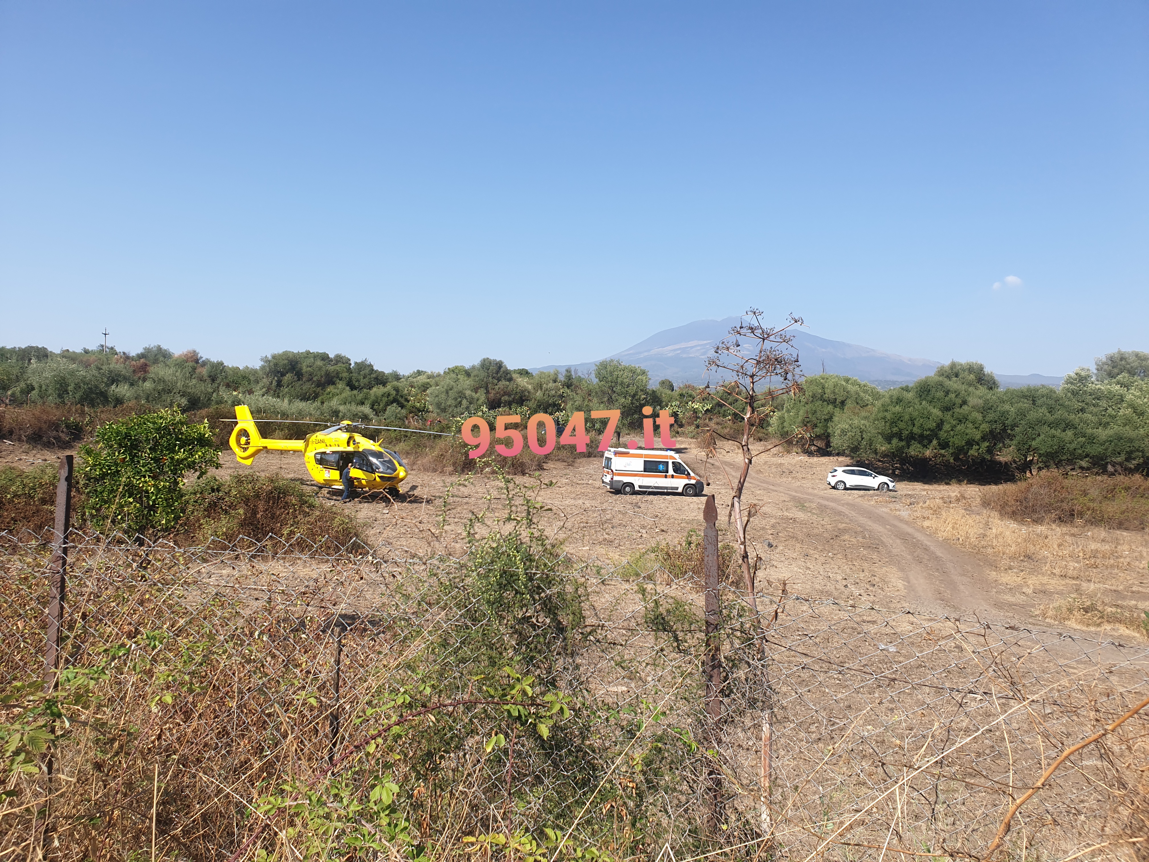 BELPASSO. GRAVE INCIDENTE LA MOTO SI SPEZZA IN DUE, INTERVENTO DELL'ELISOCCORSO