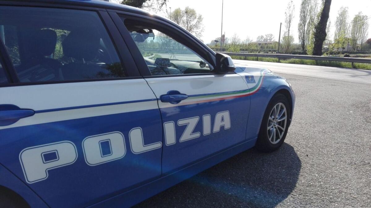 CATANIA. RITROVA LA SUA AUTO RUBATA MA CON LA TARGA DIVERSA. POLIZIA DENUNCIA UOMO PER RICETTAZIONE - 