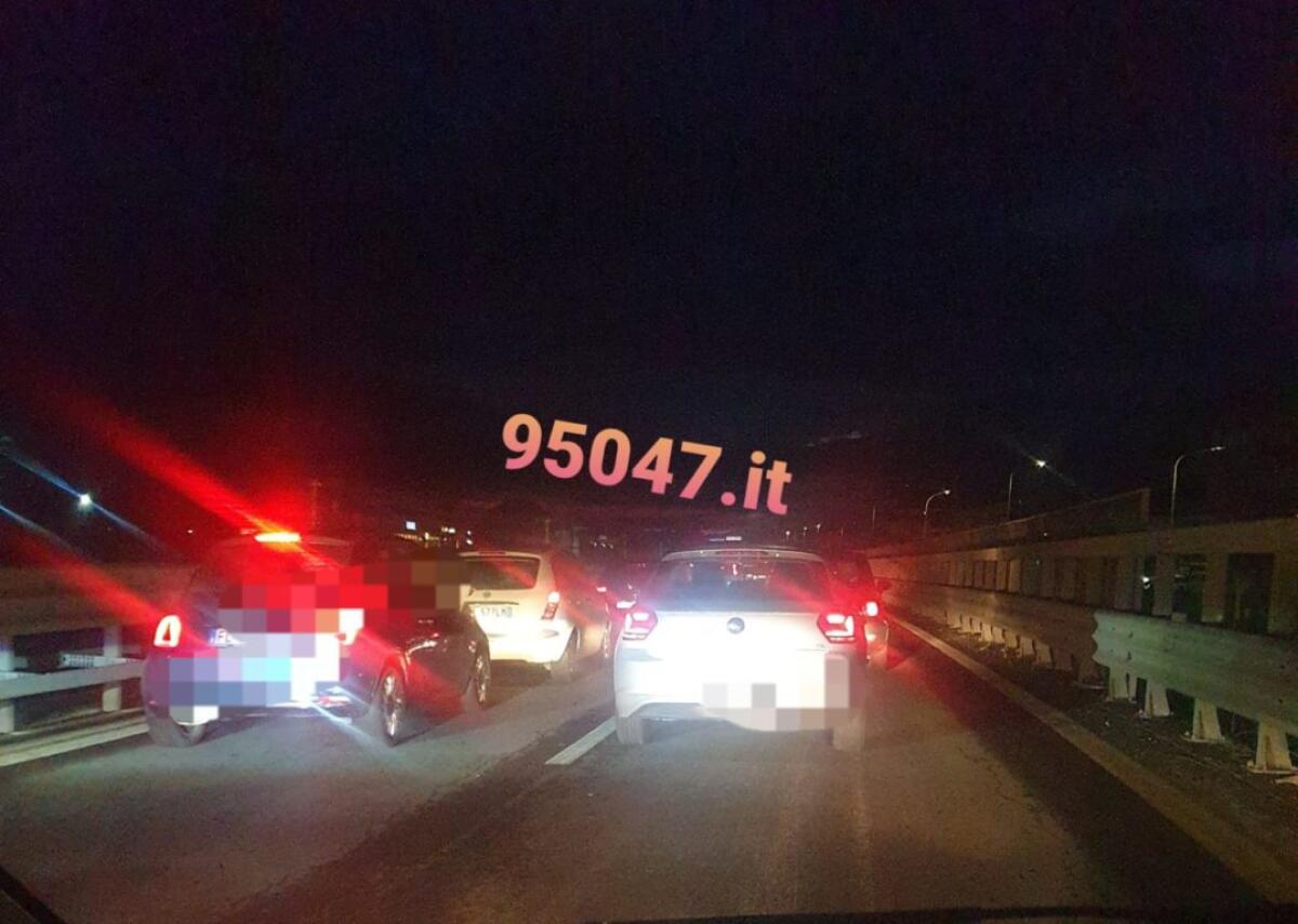 AUTO CONTRO GUARDRAIL SULLA SS121, CODE DIREZIONE PATERNÒ - 