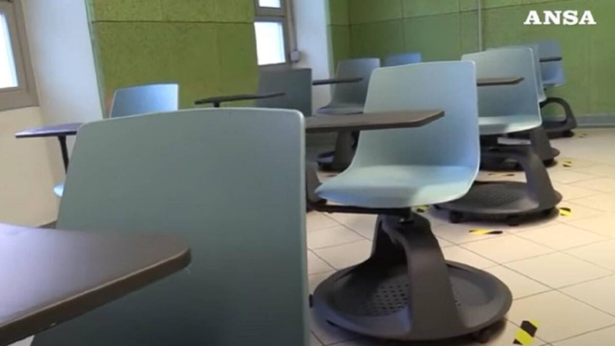 FIGLIUOLO RITIRA DALLE SCUOLE I BANCHI MONOPOSTO DI ARCURI, NON RISPETTANO LE NORMATIVE ANTINCENDIO - 