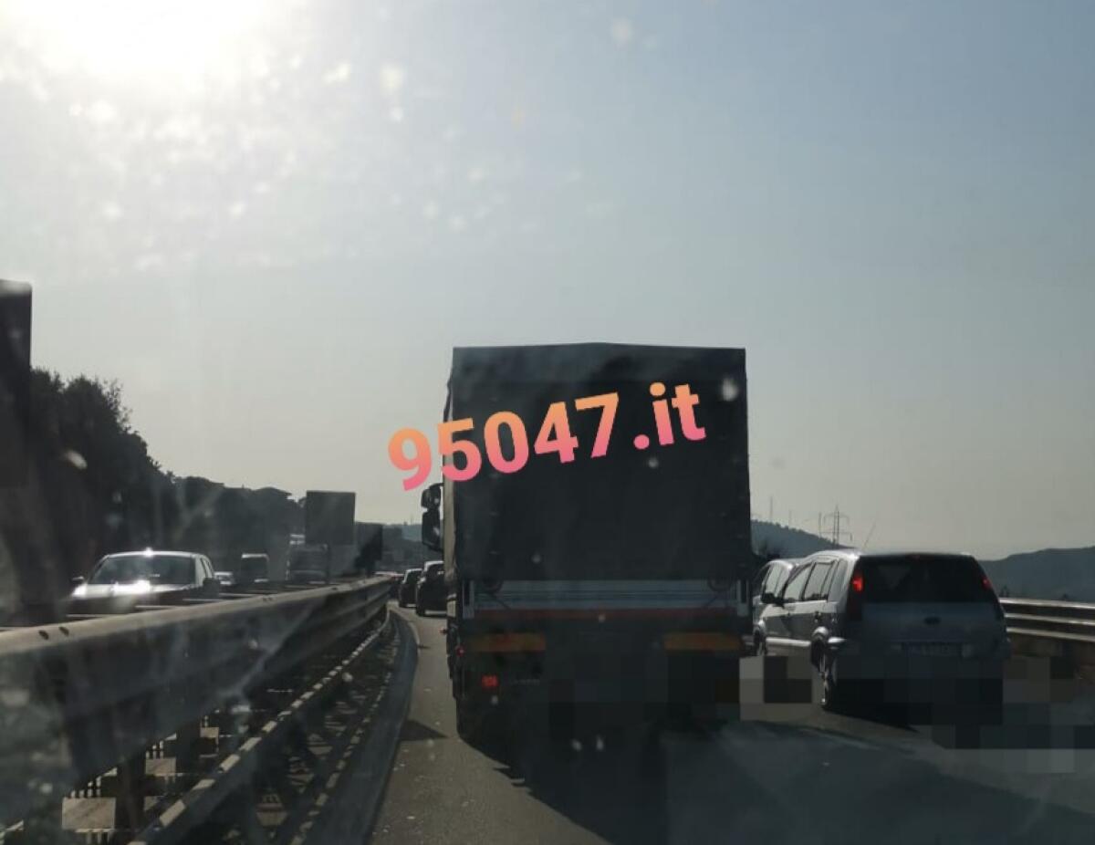 TAMPONAMENTO SULLA SS121, LUNGHE CODE IN DIREZIONE CATANIA - 