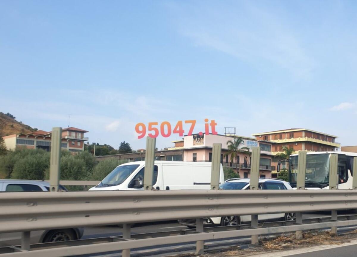 CONTINUANO I LAVORI SULLA SS121 ,  CODE DIREZIONE CATANIA - 