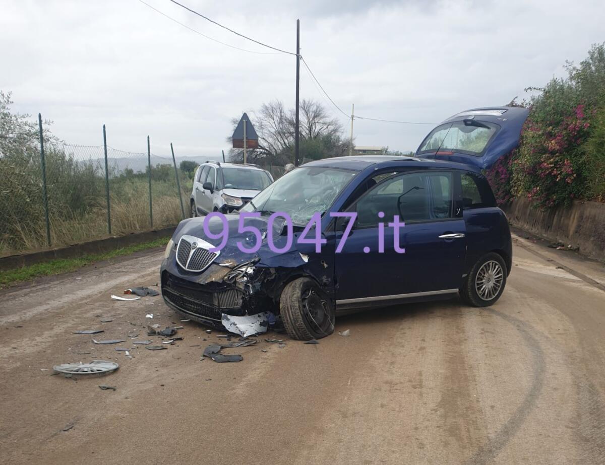 SCONTRO FRONTALE TRA DUE AUTOVETTURE SULLA SP135 IN TERRITORIO DI BELPASSO DUE FERITI - 