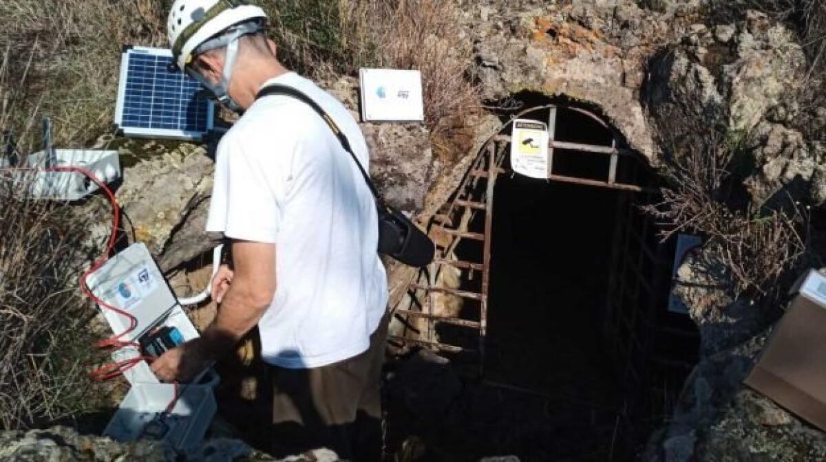 ETNA: INGV, SPECIALI SENSORI IN GROTTE PER 'SPIARE' VULCANO - 