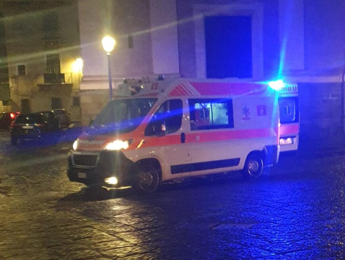 PATERNO': SCIVOLANO CON LO SCOOTER, FERITI - 