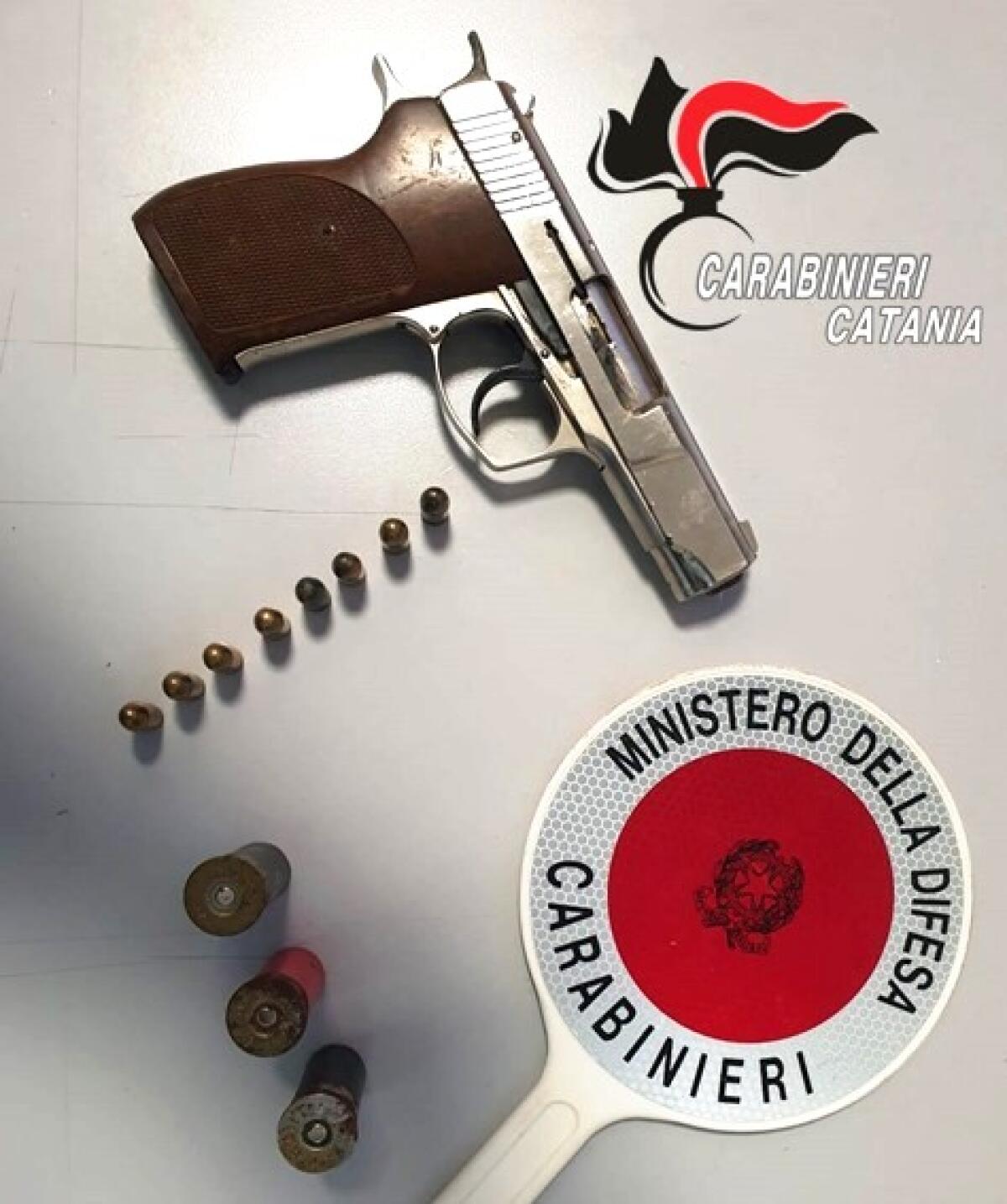 CALTAGIRONE  . NASCONDEVA PISTOLA E MUNIZIONI NEL SUO OVILE: ARRESTATO UN PASTORE - 