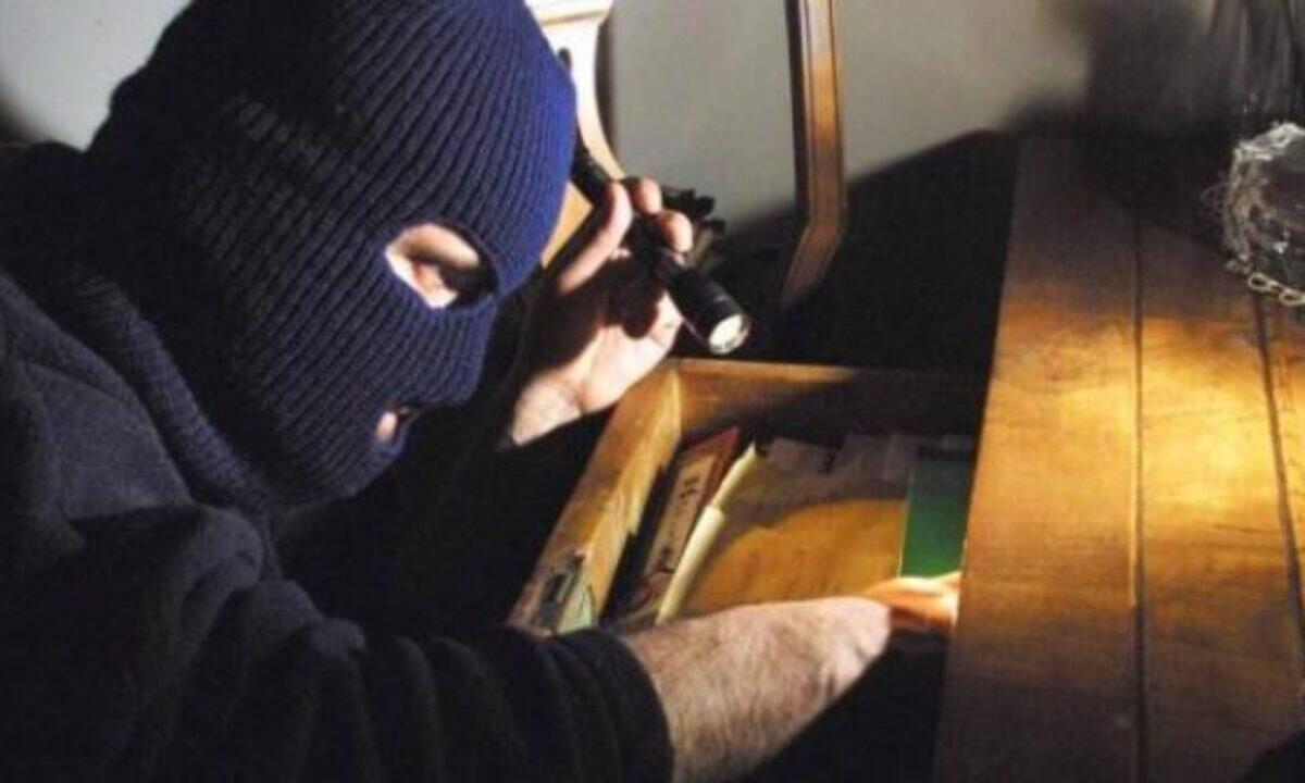 AUGUSTA, FURTI IN ABITAZIONE A COSTA SARACENA, FERMATO 33ENNE DI PATERNÒ - 