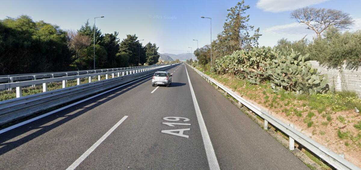 TIR SI RIBALTA SULLA CATANIA PALERMO, UN MORTO E UN FERITO - 