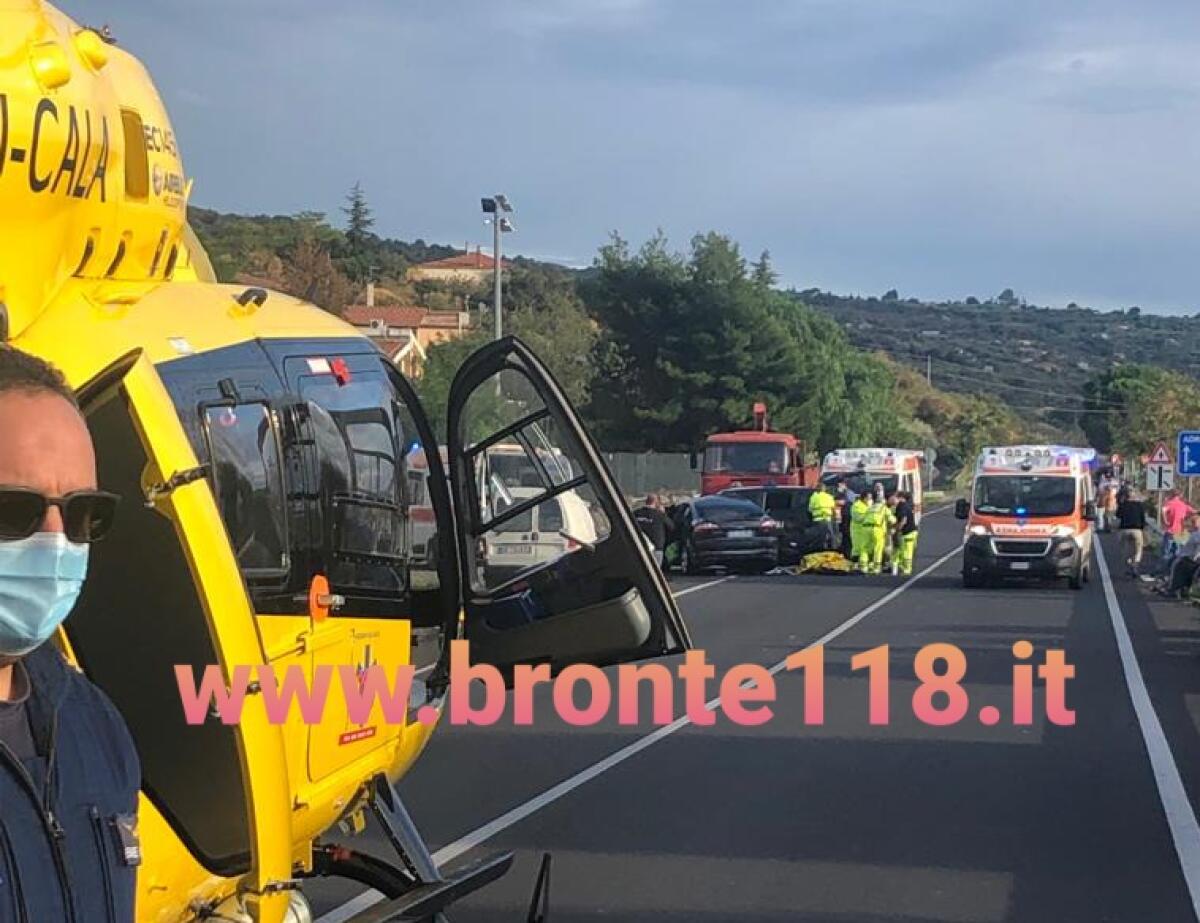 GRAVISSIMO INCIDENTE SULLA SS284 AD ADRANO. UN MORTO E TRE FERITI - 