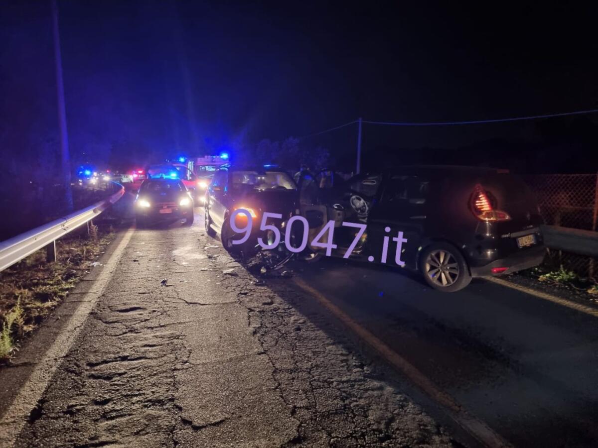 RAGALNA SCONTRO FRONTALE CON 4 FERITI - LE FOTO - 