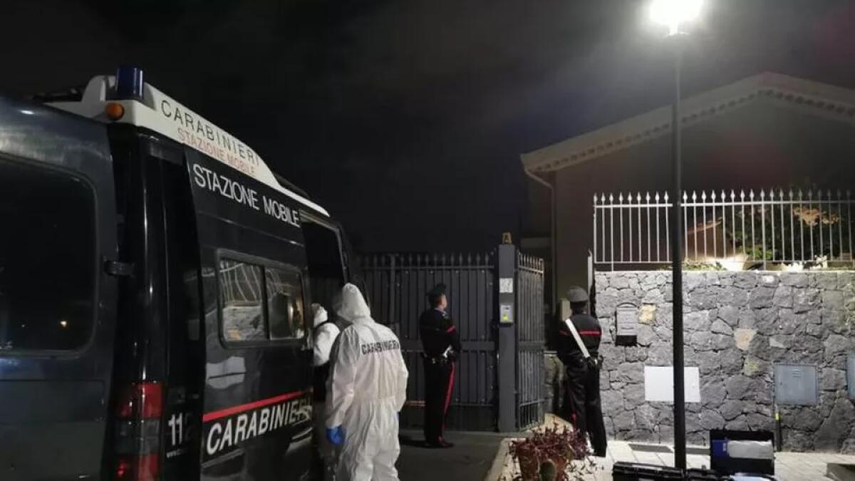 LUCREZIA UCCISA IN CASA DAL FRATELLO CON UNA COLTELLATA ALLA GOLA E POI NASCOSTA NEI SACCHI - 