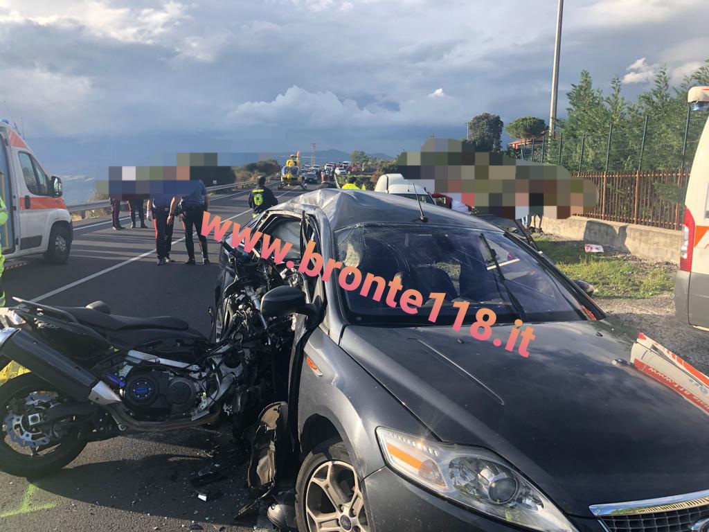 GRAVISSIMO INCIDENTE SULLA SS284 AD ADRANO. UN MORTO E TRE FERITI