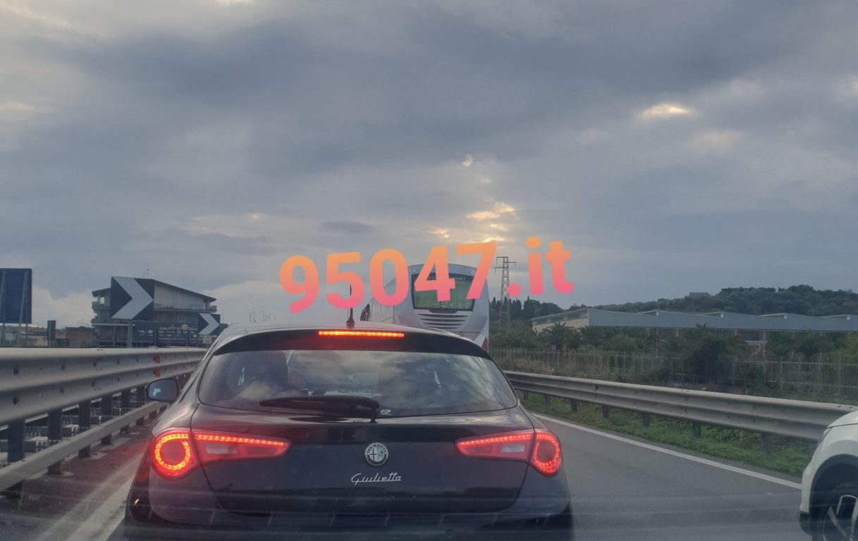 CAMION IN AVARIA SULLA SS121, RALLENTAMENTI DIREZIONE MISTERBIANCO