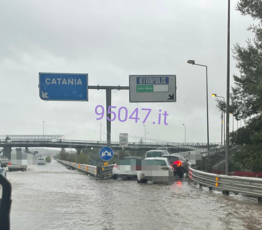 MALTEMPO: UN MORTO A CATANIA, SUPERSTRADA SS121 ALLAGATA, AUTO FERME CHIUSA LA TANGENZIALE DI CT