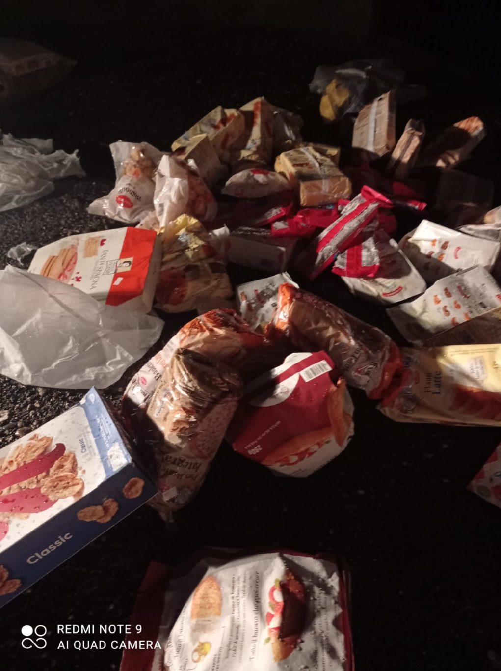 SEGNALAZIONE DI UN NOSTRO LETTORE: A SAN MARCO DISCARICA A CIELO APERTO TRA AMIANTO E DECINE DI ALIMENTI BUTTATI