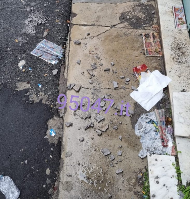 PATERNO’: CADONO CALCINACCI DAL BALCONE, INTERVENTO DEI VIGILI DEL FUOCO